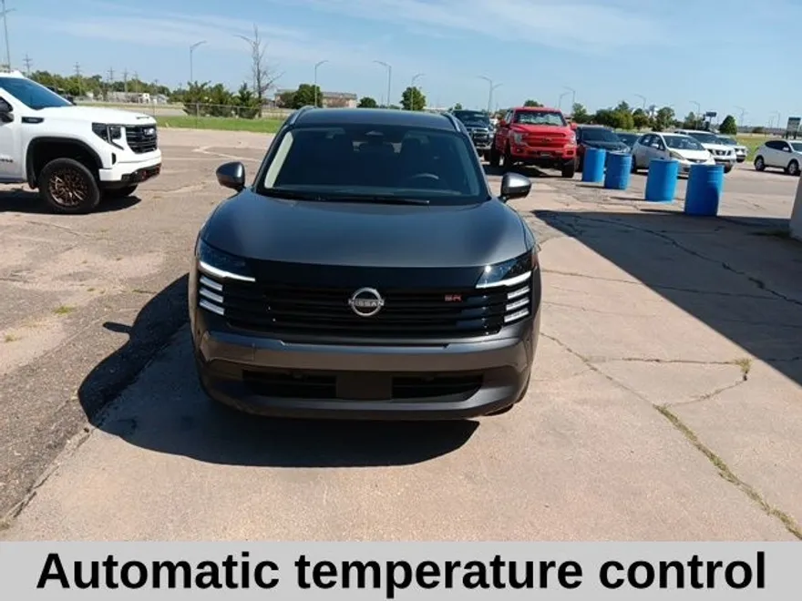 2025 Nissan Kicks SR photo 1