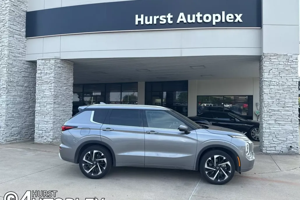 2022 Mitsubishi Outlander SEL photo 1
