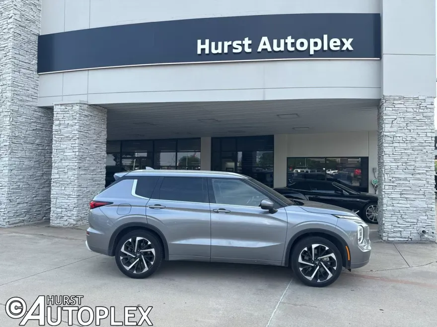 2022 Mitsubishi Outlander SEL photo 1
