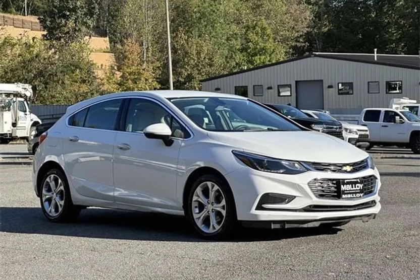 2018 Chevrolet Cruze Premier photo 1