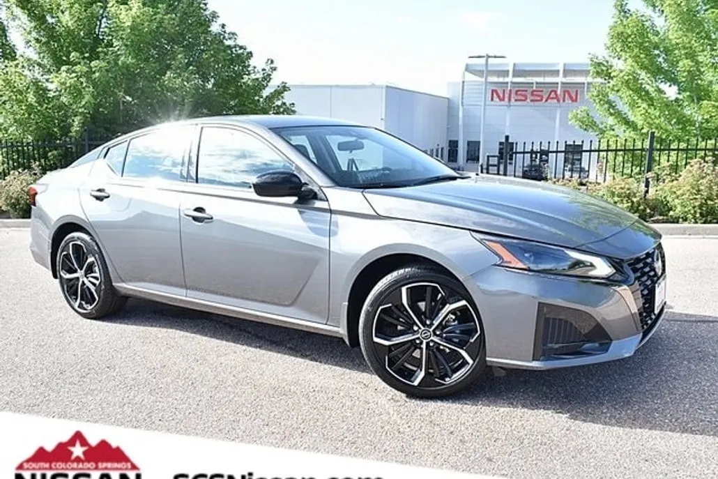 2025 Nissan Altima SR photo 1