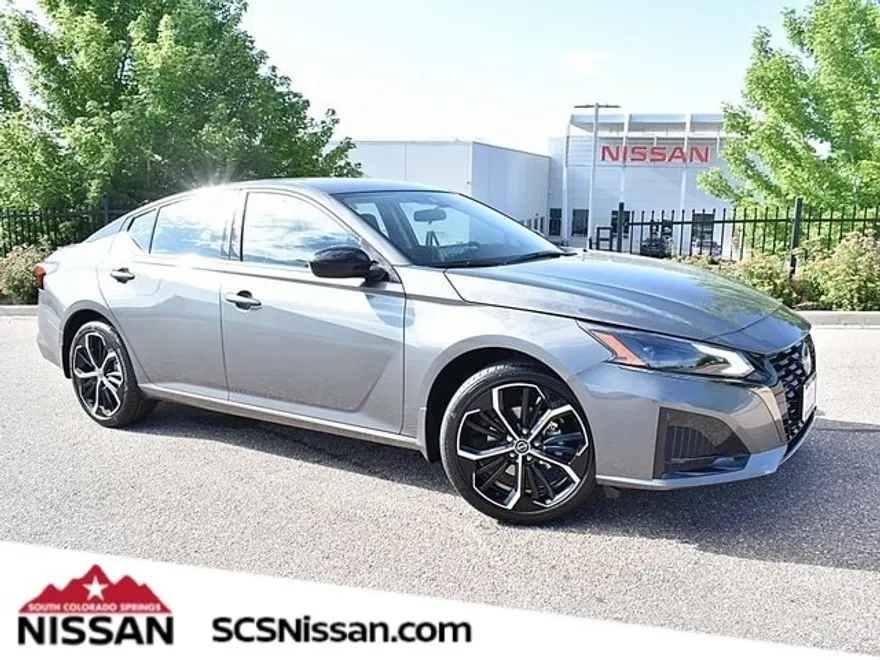 2025 Nissan Altima SR photo 1