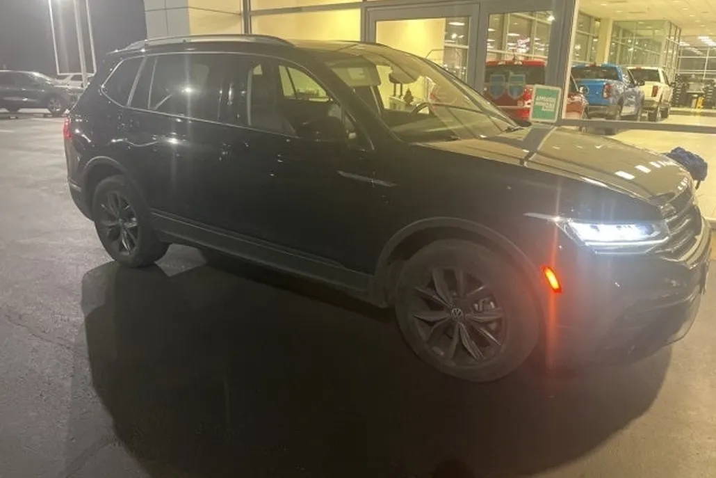 2022 Volkswagen Tiguan SE photo 1