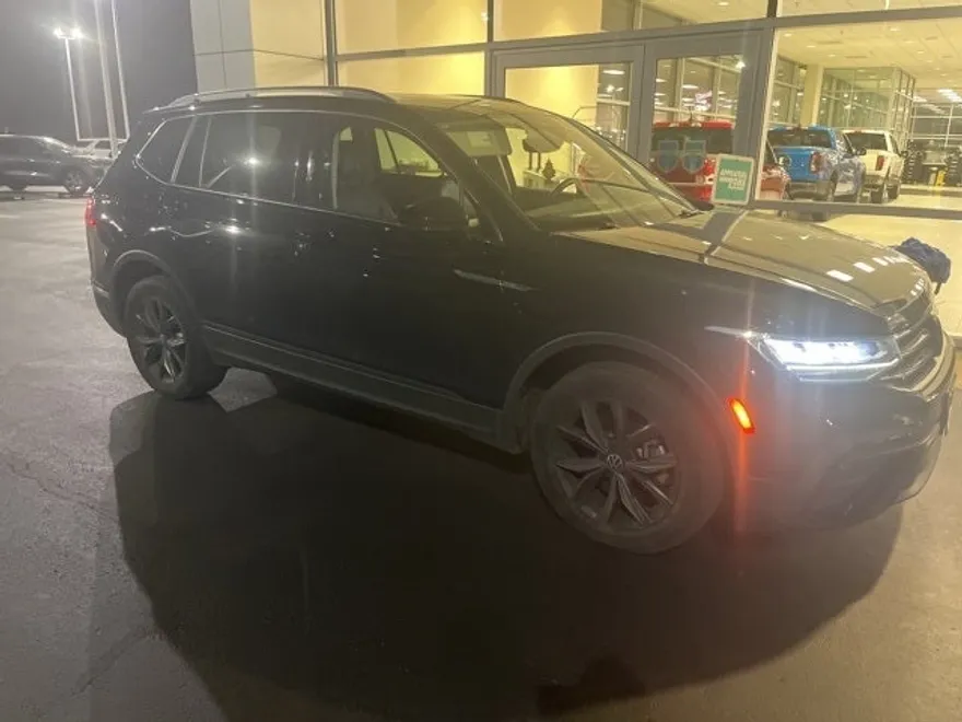 2022 Volkswagen Tiguan SE photo 1