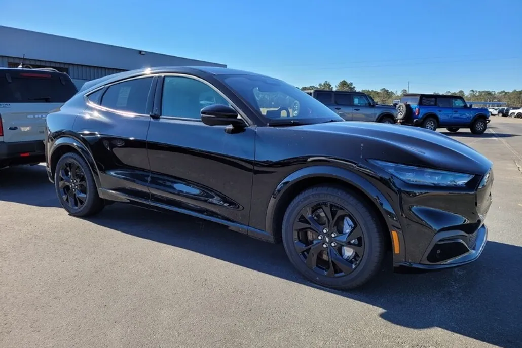 2023 Ford Mustang Mach-E Premium photo 1