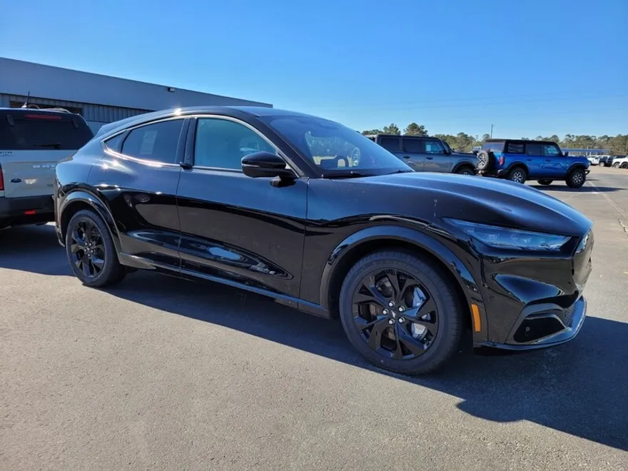 2023 Ford Mustang Mach-E Premium photo 1