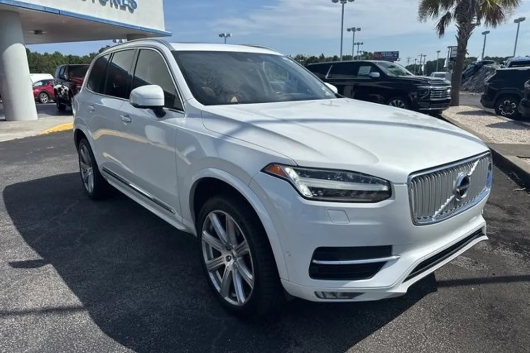 2017 Volvo XC90 T6 Inscription photo 1