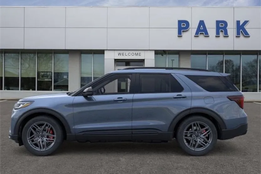 2025 Ford Explorer ST photo 1