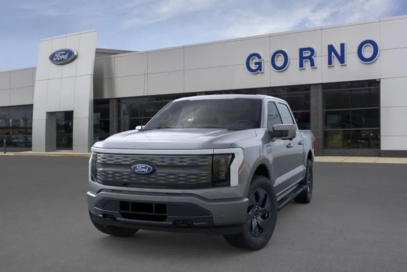 2025 Ford F-150 Lightning Lariat photo 1