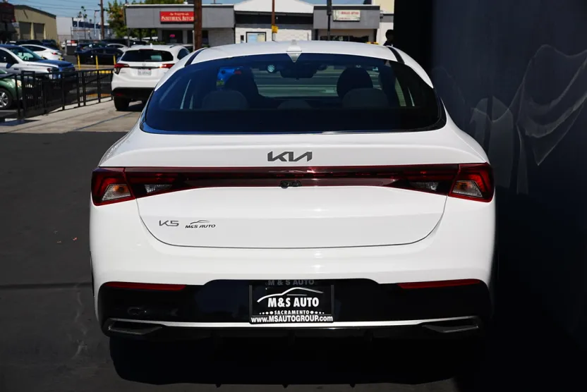 2023 Kia K5 LXS photo 1