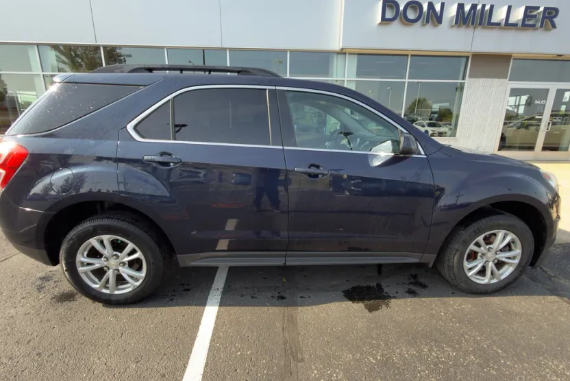 2017 Chevrolet Equinox LT photo 1