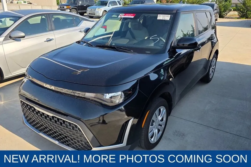 2023 Kia Soul LX photo 1