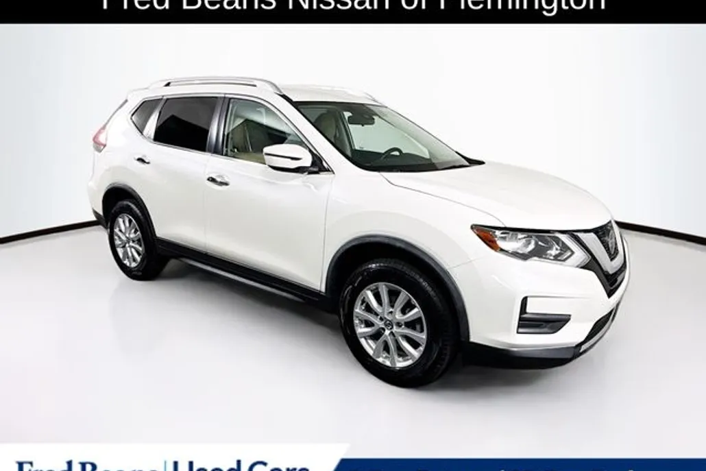 2020 Nissan Rogue SV photo 1
