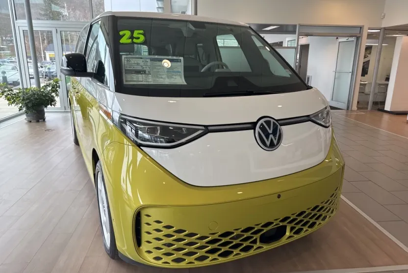 2025 Volkswagen ID. Buzz photo 1