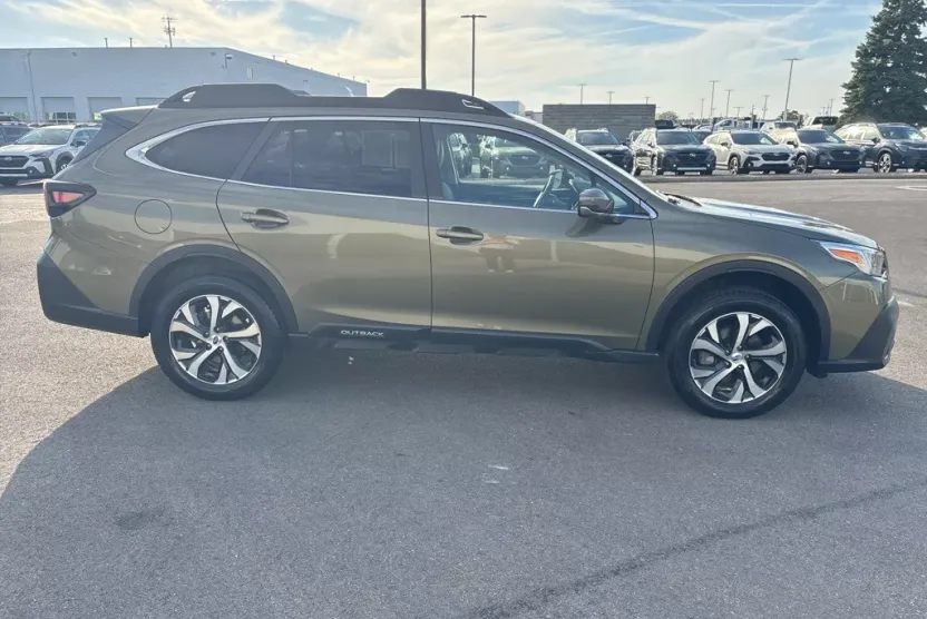 2022 Subaru Outback Limited photo 1