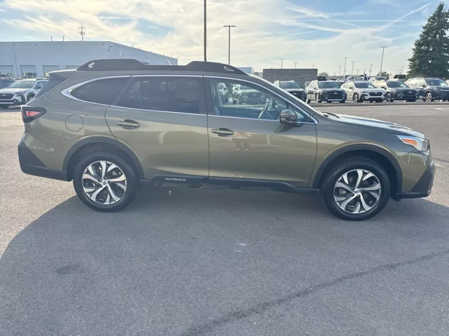 2022 Subaru Outback Limited photo 1
