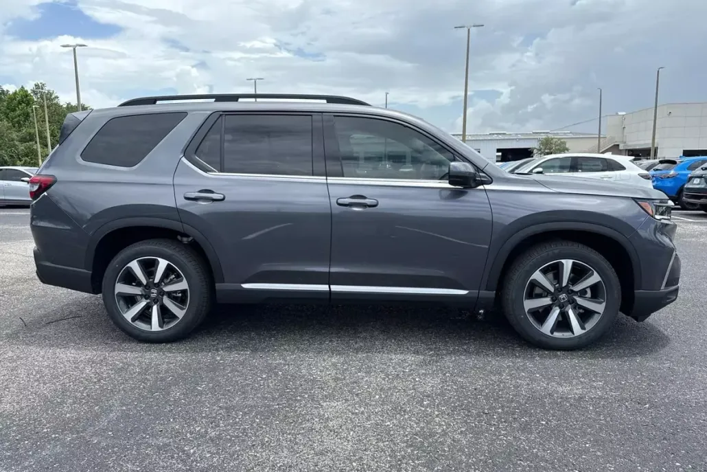 2025 Honda Pilot Touring photo 1
