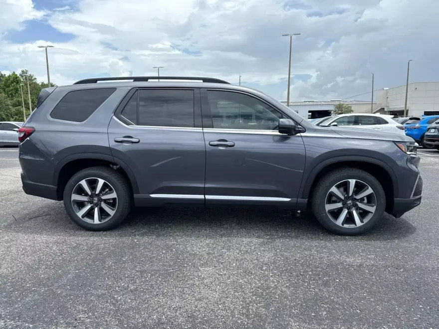 2025 Honda Pilot Touring photo 1