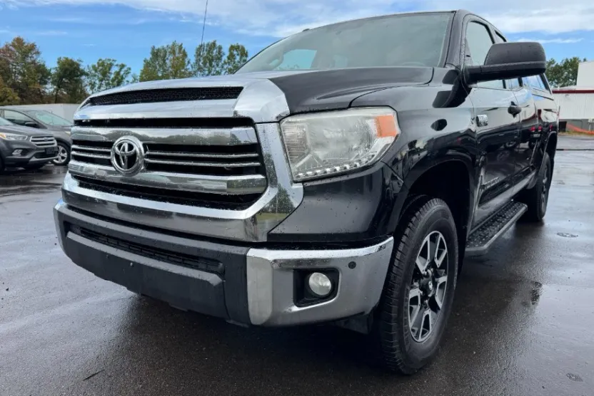 2017 Toyota Tundra SR5 Double Cab photo 1