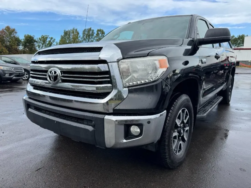 2017 Toyota Tundra SR5 Double Cab photo 1