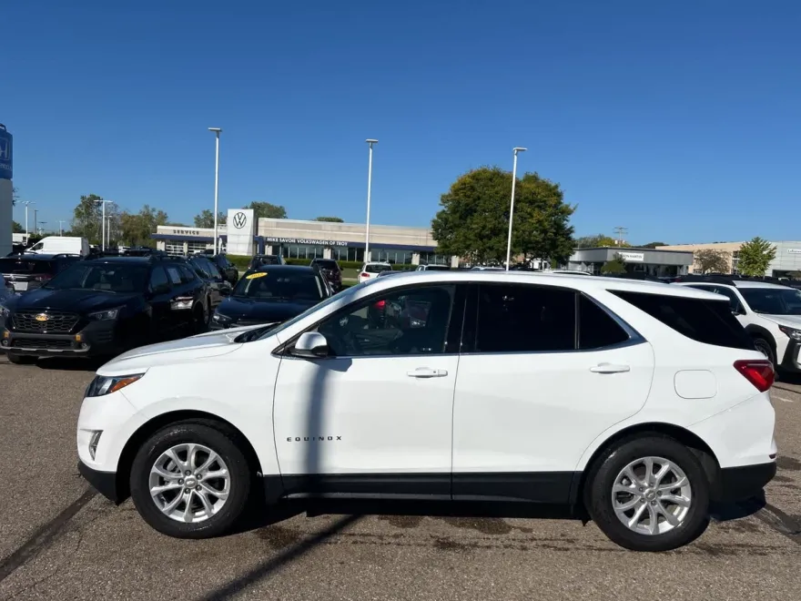 2020 Chevrolet Equinox LT photo 1