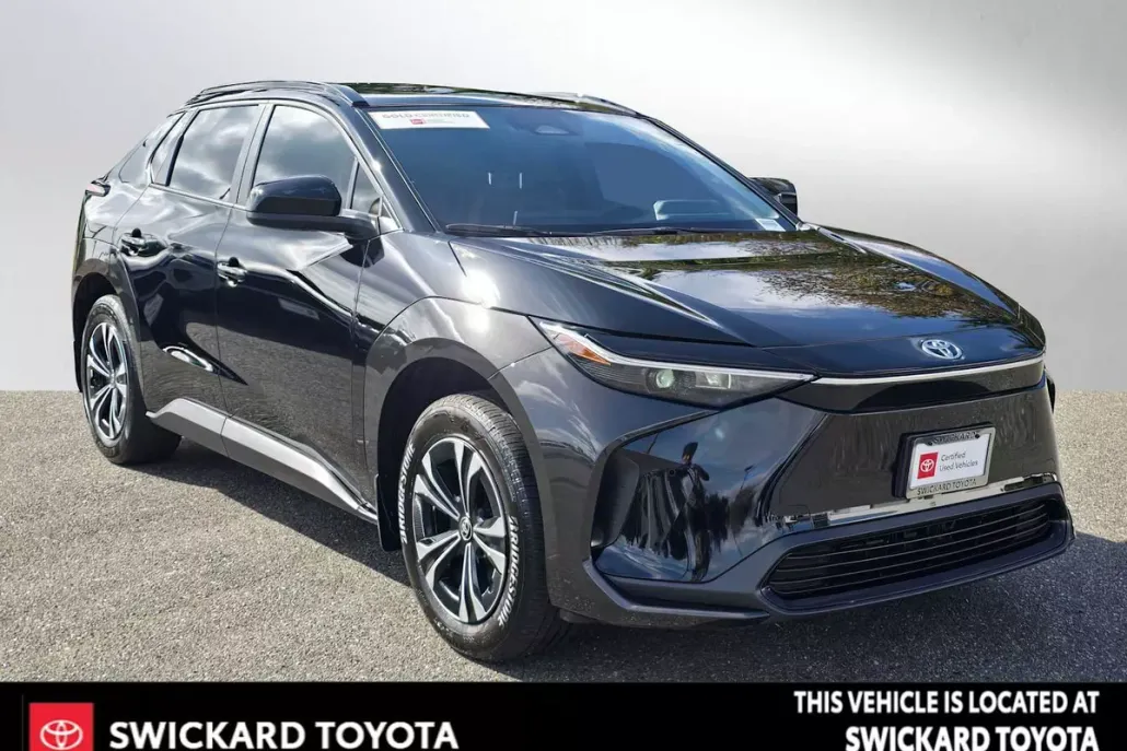 2024 Toyota bZ4X XLE photo 1
