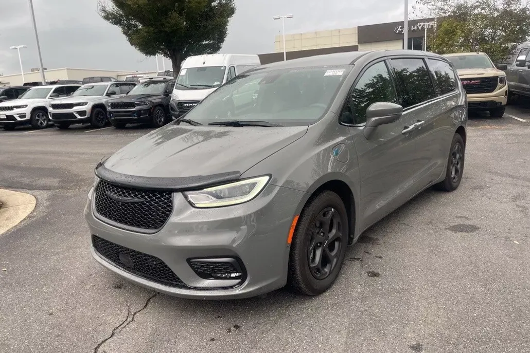 2022 Chrysler Pacifica Hybrid Touring L photo 1