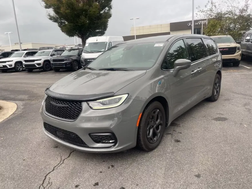 2022 Chrysler Pacifica Hybrid Touring L photo 1
