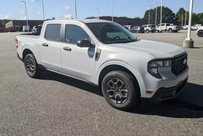 2025 Ford Maverick XLT photo 1