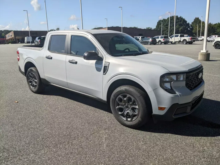 2025 Ford Maverick XLT photo 1