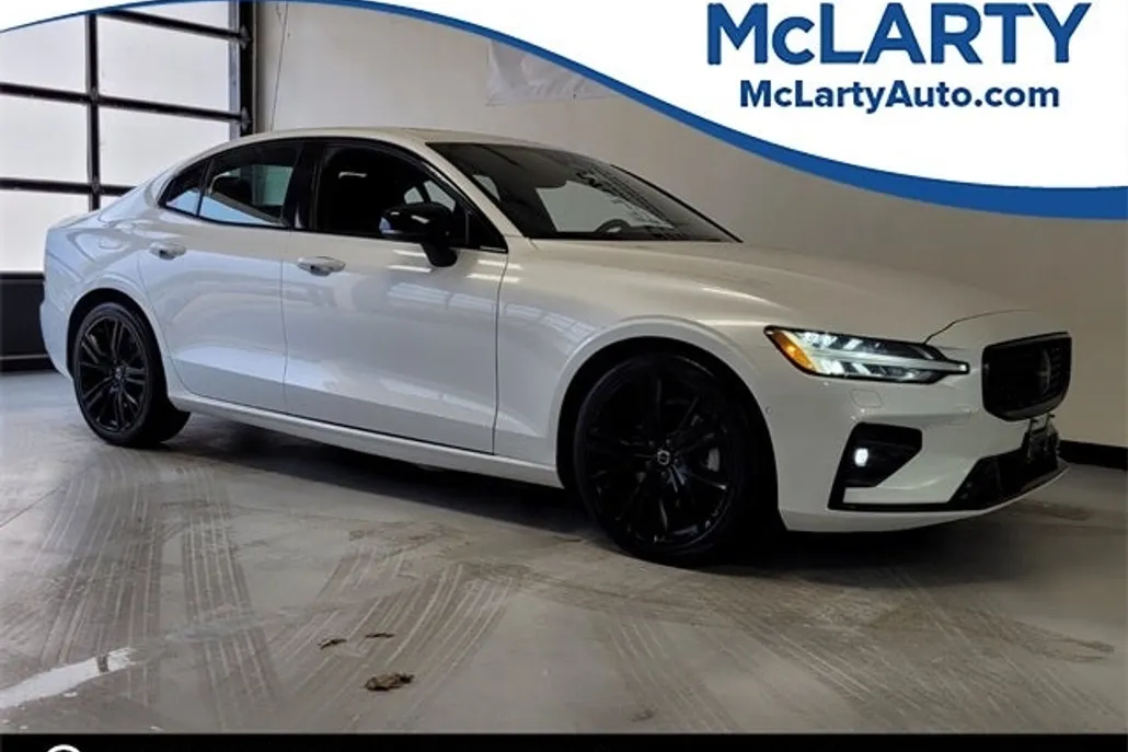 2024 Volvo S60 B5 Plus Black Edition photo 1
