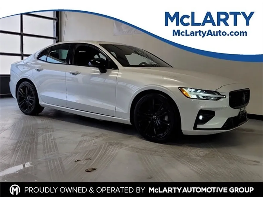 2024 Volvo S60 B5 Plus Black Edition photo 1