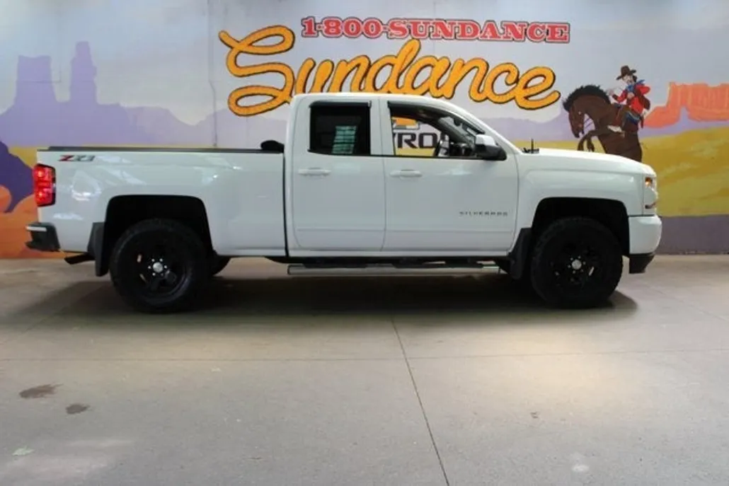 2018 Chevrolet Silverado 1500 LT photo 1