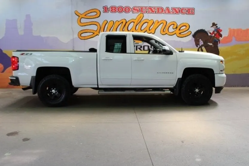 2018 Chevrolet Silverado 1500 LT photo 1