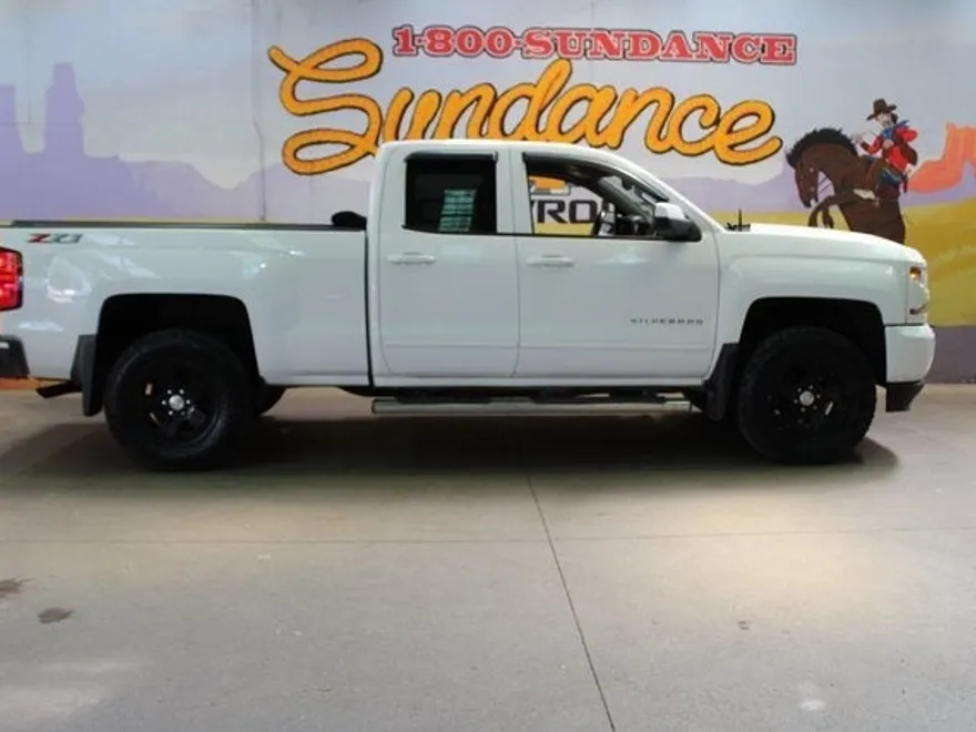 2018 Chevrolet Silverado 1500 LT photo 1