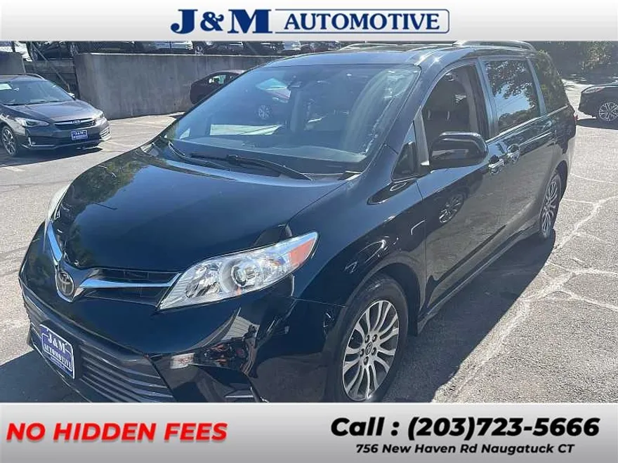 2020 Toyota Sienna XLE photo 1