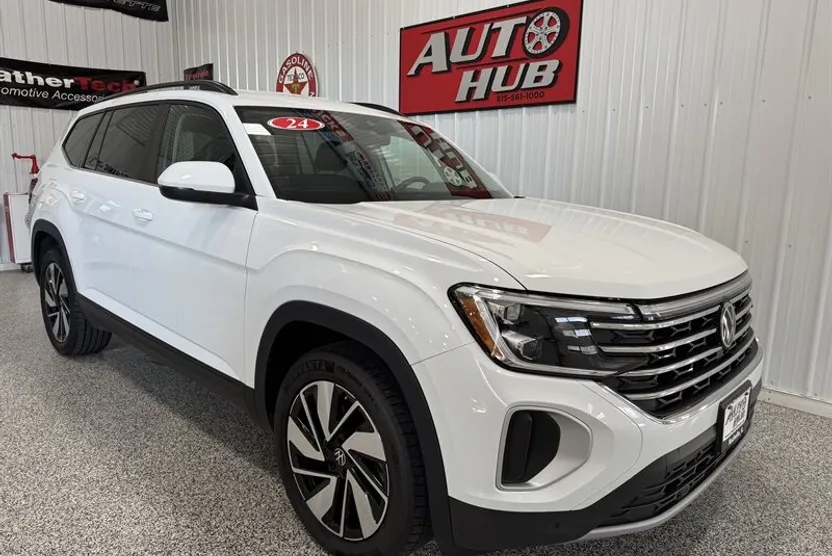 2024 Volkswagen Atlas SE photo 1