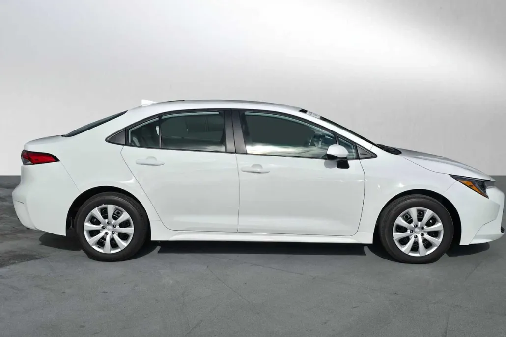 2025 Toyota Corolla LE photo 1