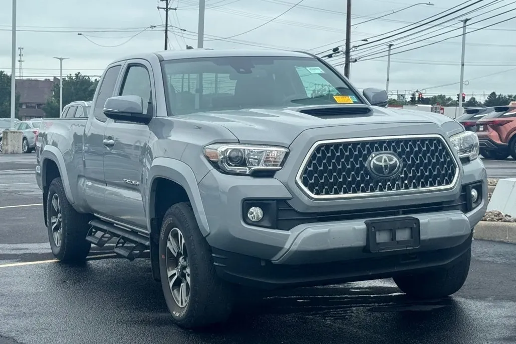 2019 Toyota Tacoma SR5 V6 photo 1
