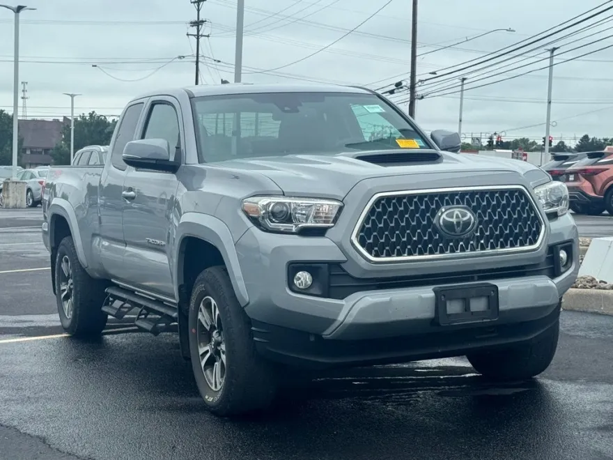 2019 Toyota Tacoma SR5 V6 photo 1
