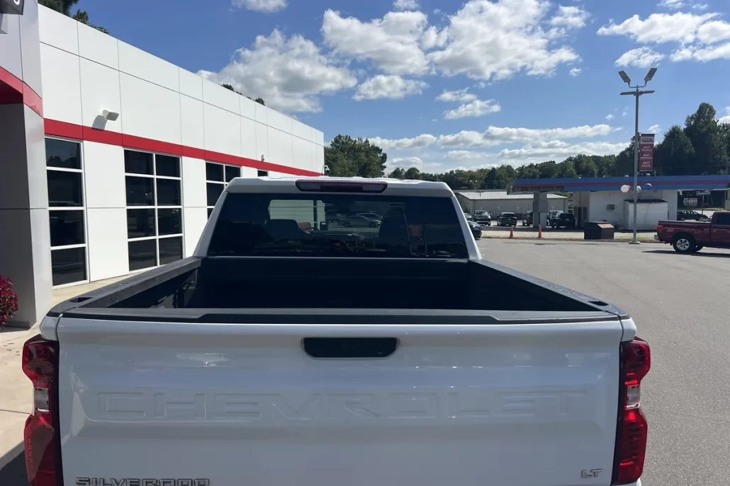 2021 Chevrolet Silverado 1500 LT photo 1
