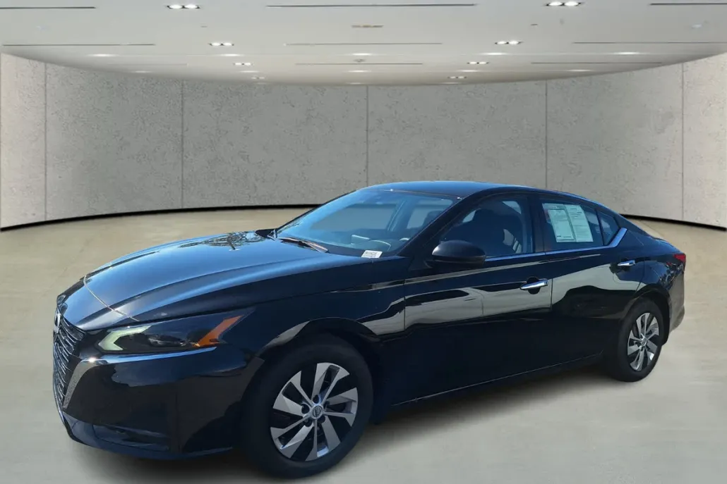 2025 Nissan Altima S photo 1