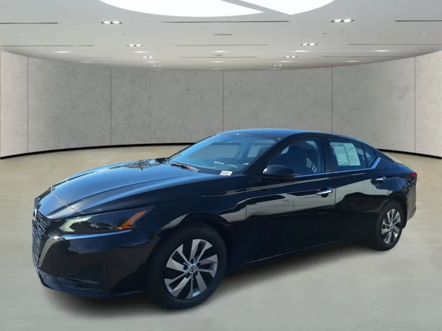 2025 Nissan Altima S photo 1