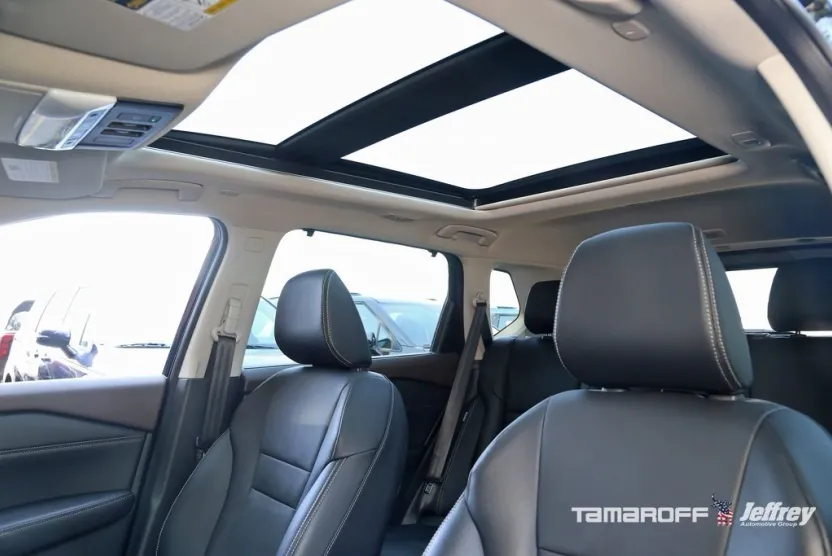2023 Nissan Rogue SL photo 1