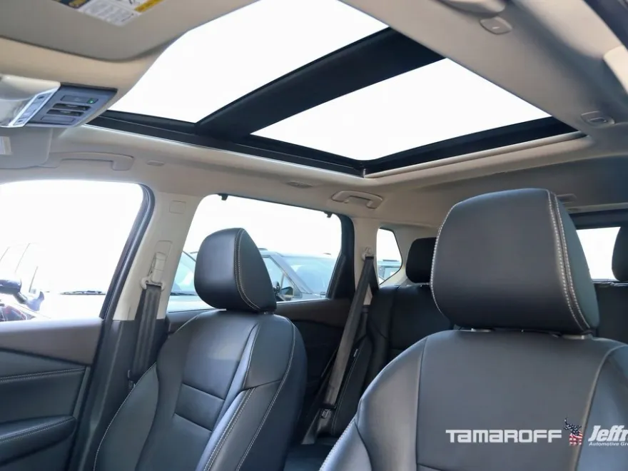 2023 Nissan Rogue SL photo 1