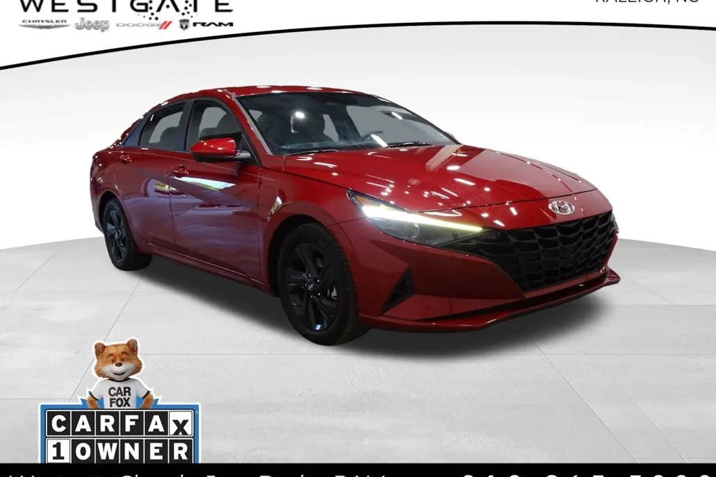 2023 Hyundai Elantra SEL photo 1
