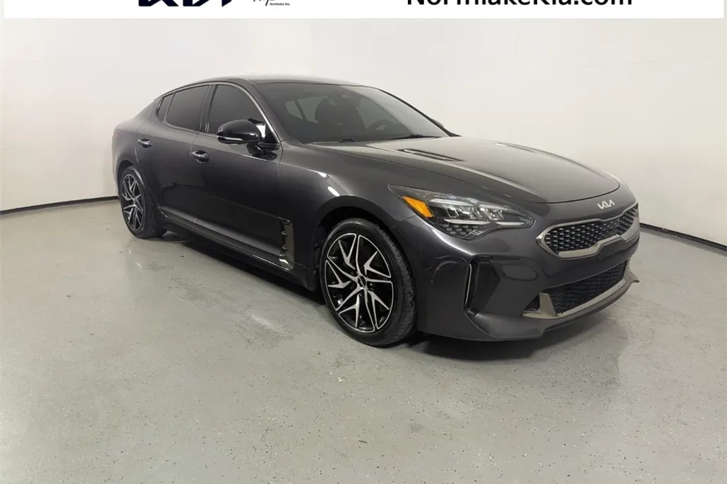 2022 Kia Stinger GT-Line photo 1