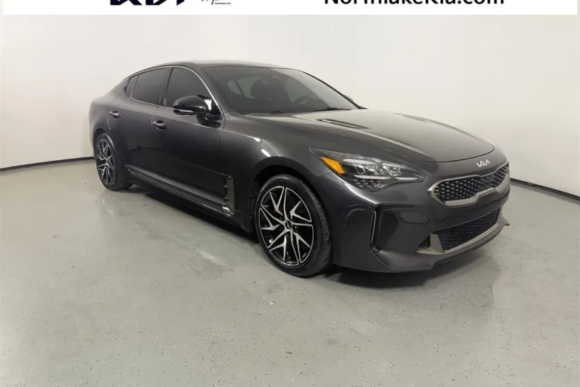 2022 Kia Stinger GT-Line photo 1