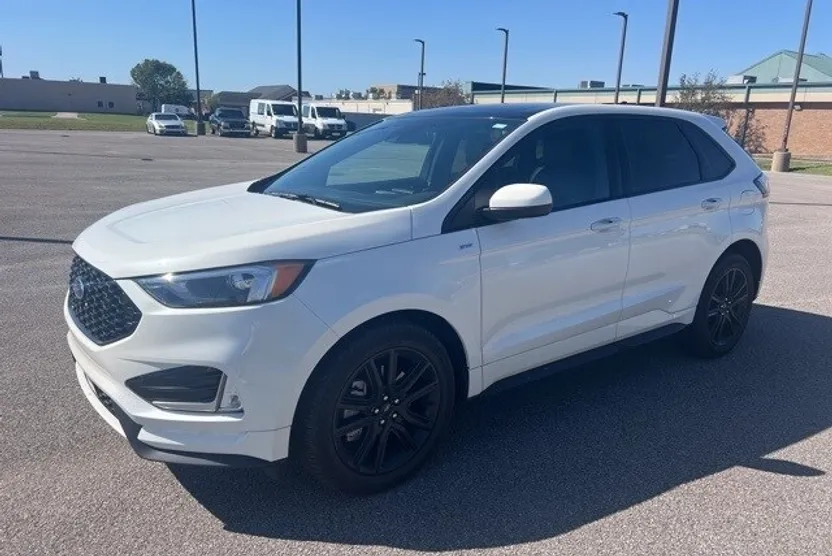2024 Ford Edge ST photo 1