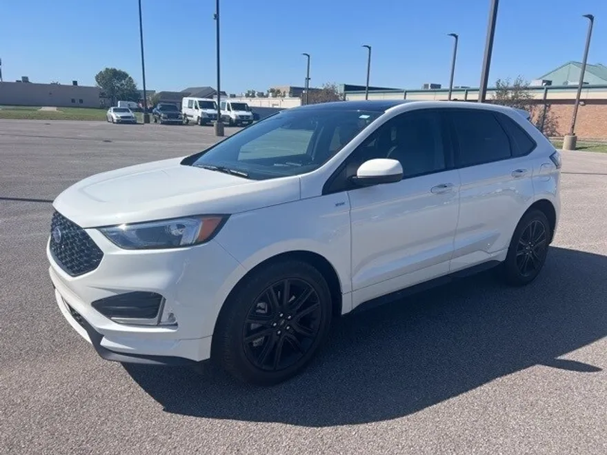 2024 Ford Edge ST photo 1